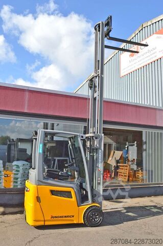 Empilhador Jungheinrich EFG215 Batterie Bj2023
