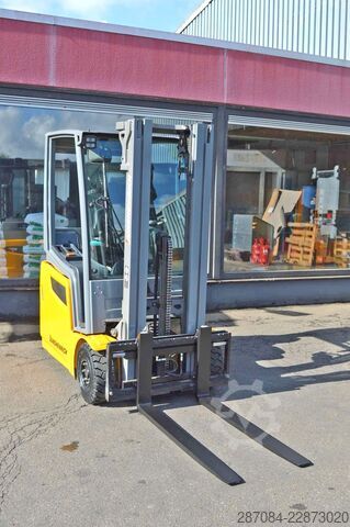Empilhador Jungheinrich EFG215 Batterie Bj2023