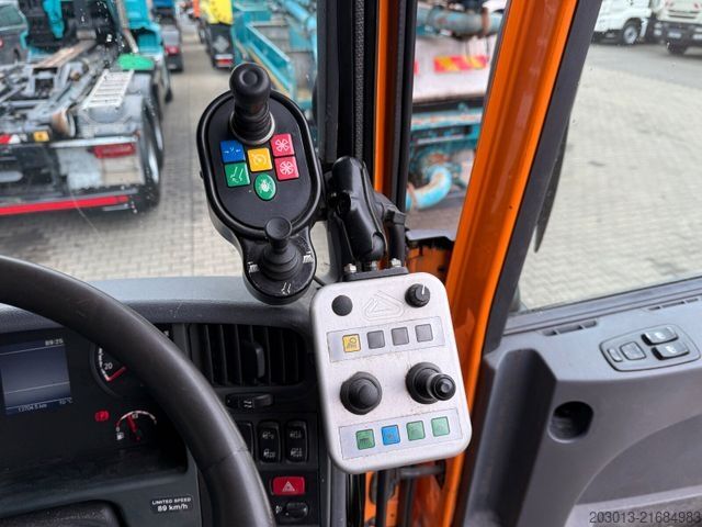 Road sweeper SCANIA G230 Kehrmaschine SCARAB Magnum