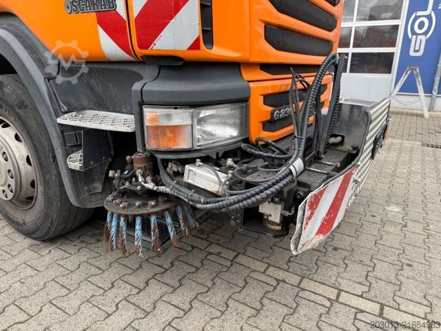 Veegmachine SCANIA G230 Kehrmaschine SCARAB Magnum