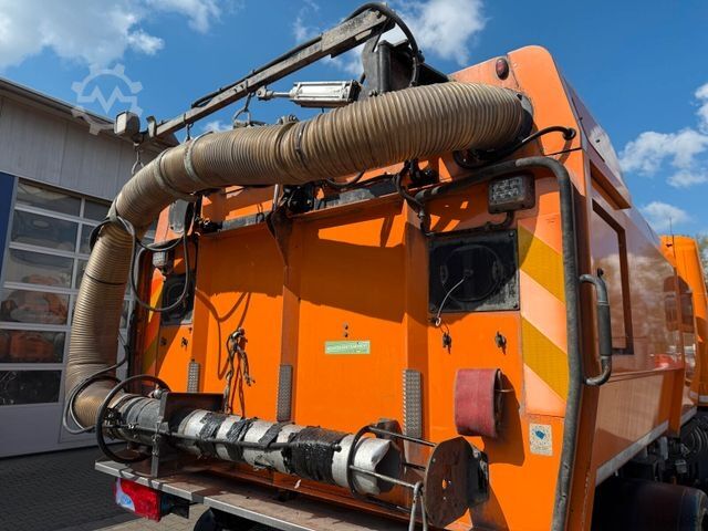 Veegmachine SCANIA G230 Kehrmaschine SCARAB Magnum