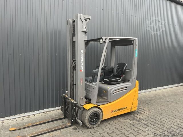 Elektromos háromkerekű targonca Jungheinrich EFG216k