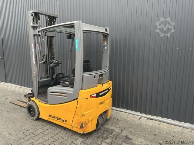 Elektromos háromkerekű targonca Jungheinrich EFG216k