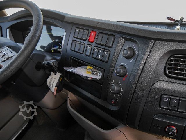 Kutu kamyonu DAF XB230FA, 12t, Koffer 7,30, Automatik,