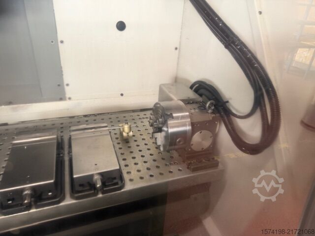 κατακόρυφο κέντρο κατεργασίας Deckel Maho DMC 635 V