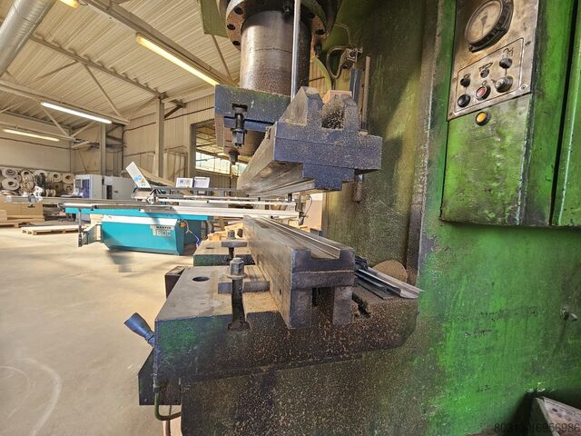 Metaalpers Hidraulinis presas 250 T 