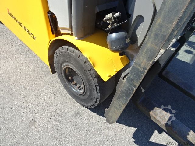 Stivuitor electric cu 4 roți Jungheinrich EFG 425s