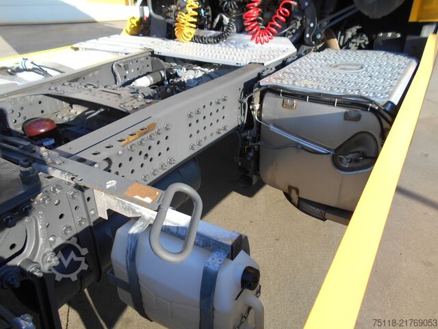 Standard nyergesvontató Mercedes-Benz Actros 1842