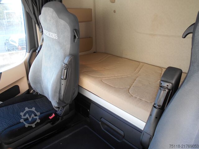 Standard nyergesvontató Mercedes-Benz Actros 1842