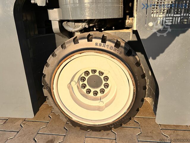 Carretilla elevadora de 4 vías Combilift C3000CB / LPG / TRIPLEX - 4900MM / LPG