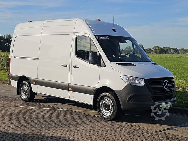 MERCEDES-BENZ SPRINTER 317 L2H2 RWD Automaat Mbux Camera 3 Zits Airco Apple Carplay Euro6 170 PK! MERCEDES-BENZ SPRINTER 317 L2H2 RWD Automaat Mbux Camera 3 Zi...