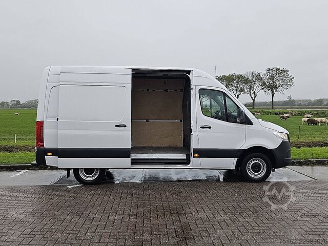 MERCEDES-BENZ SPRINTER 317 L2H2 RWD Automaat Mbux Camera 3 Zits Airco Apple Carplay Euro6 170 PK! MERCEDES-BENZ SPRINTER 317 L2H2 RWD Automaat Mbux Camera 3 Zi...