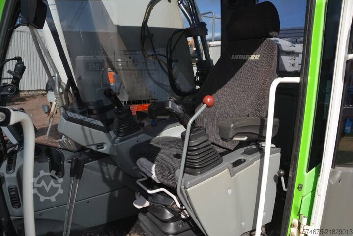 Teleskopik ekskavatör Liebherr R 946 LC-V   Long Reach