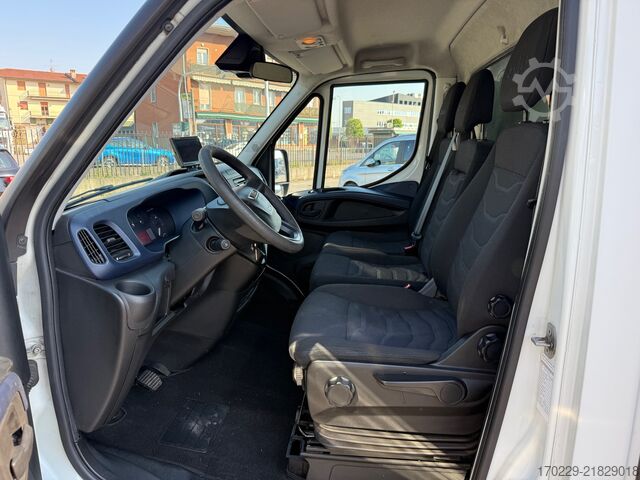 Curtain sider van Iveco DAILY 35C16 HI-MATIC