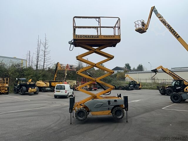 Mesa elevatória em tesoura Haulotte Compact 10 (10m)