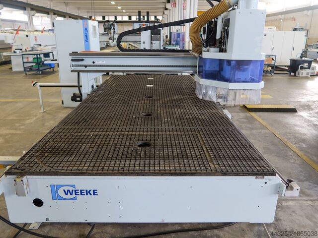 Bearbetningscenter med nestingbord WEEKE VANTAGE 24 L