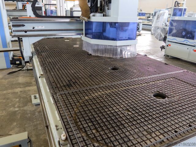 Bearbetningscenter med nestingbord WEEKE VANTAGE 24 L