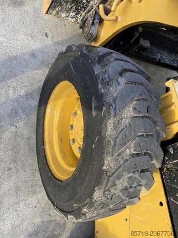 Nakladač CAT 226 D3 (5867)