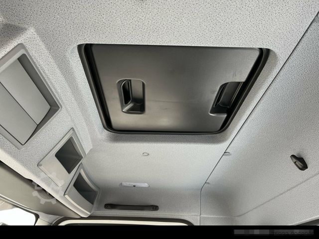 Trevägs tippbil MERCEDES-BENZ Atego 818 K 4x2 3-S.-Kipper+Klima+2xAHK+2100 km!