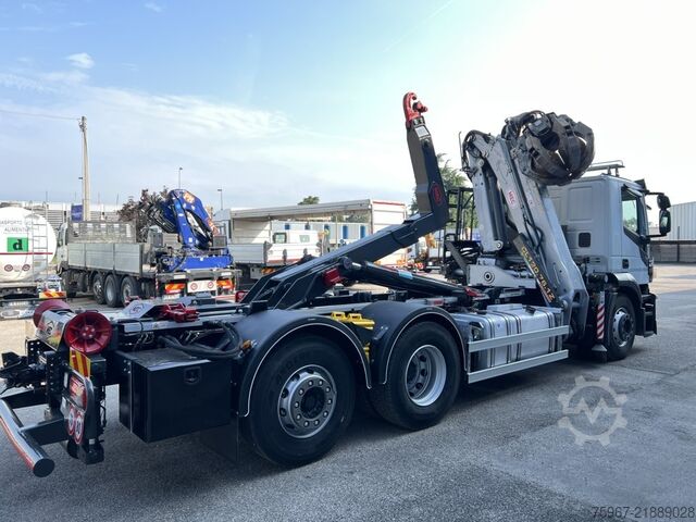 Camion scarrabile con gru Iveco Stralis 480