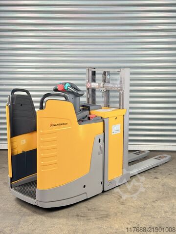 Heftruckchauffeur Jungheinrich ERD 220 - Service Neu - Batterie 84% - Initialhub