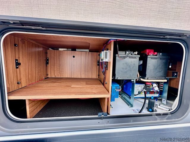 Teilintegriertes Wohnmobil HYMER/ERIBA Tramp T 704 SL *d*