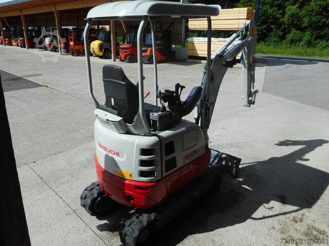 Minikoparka Takeuchi TB 217R ( 1.680kg )