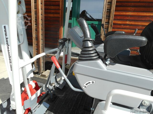 Minikoparka Takeuchi TB 217R ( 1.680kg )