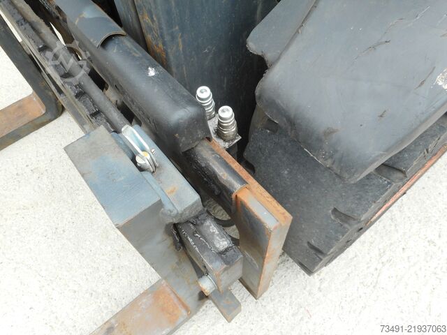 Viljuškar Linde H25D Triplex SS 4.Kreis