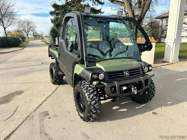 Yard tractor John-Deere Gator XUV 855D