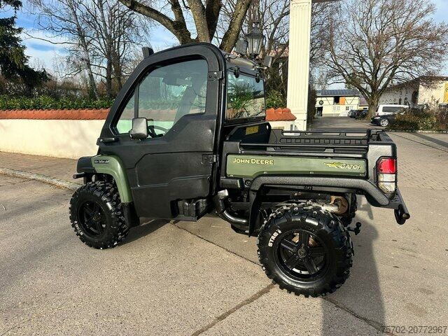 Yard tractor John-Deere Gator XUV 855D
