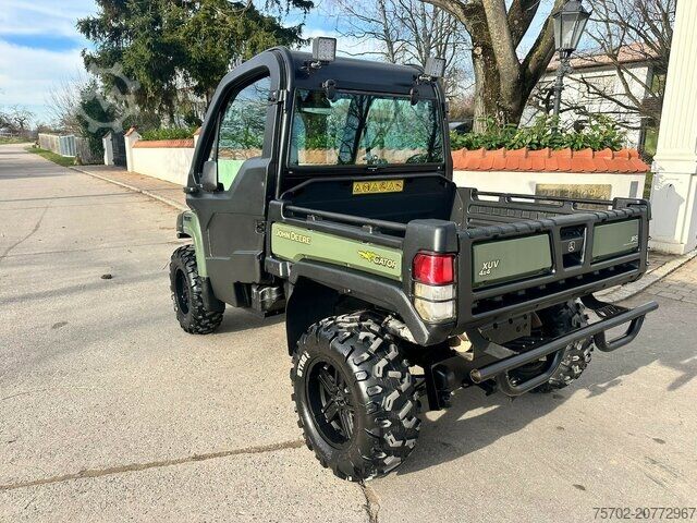 Yard tractor John-Deere Gator XUV 855D