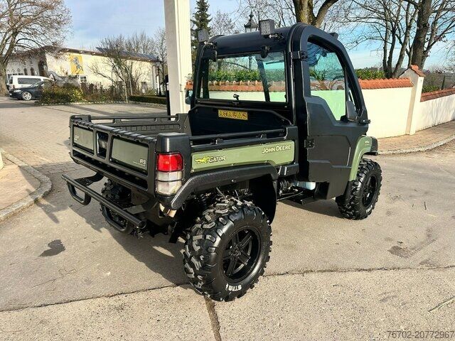 Yard tractor John-Deere Gator XUV 855D