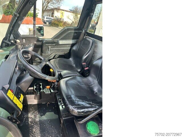 Yard tractor John-Deere Gator XUV 855D