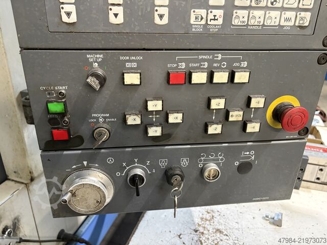 Vertikales Bearbeitungszentrum MAZAK VTC-20 B