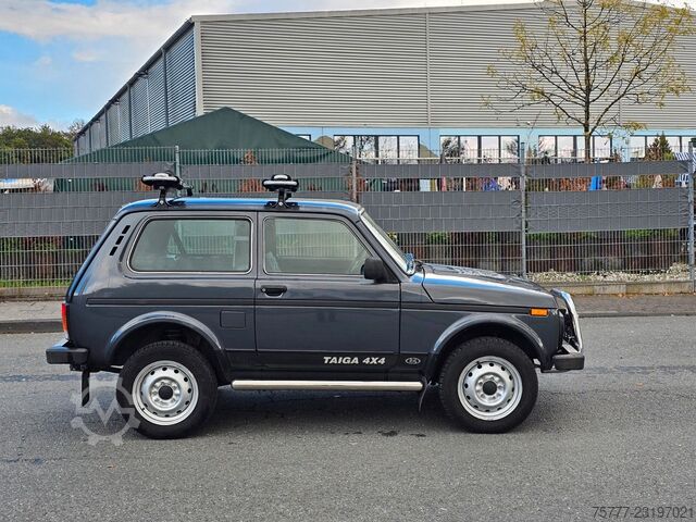 Pick-up LADA Taiga 4x4 -1. Hand-AHK-Bügel-Dachgepäckträger