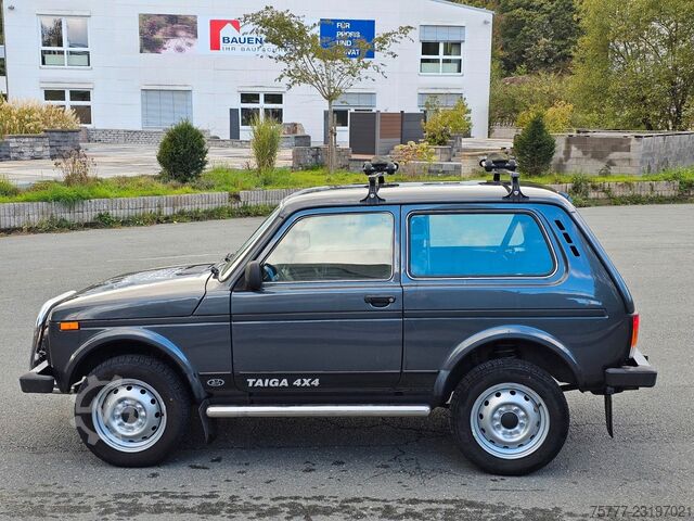 Pick-up LADA Taiga 4x4 -1. Hand-AHK-Bügel-Dachgepäckträger