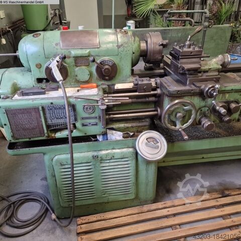 Center draaibank en doorvoerspindeldraaibank TOS SV 18R