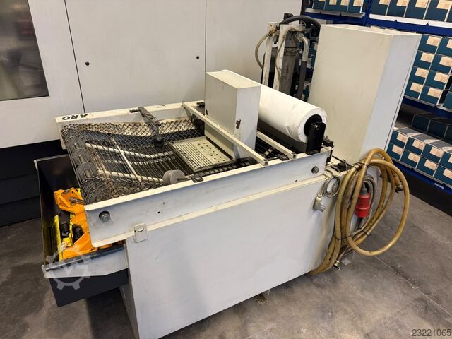 Centro di lavoro CNC a 5 assi Mikron UCP 800 Duro