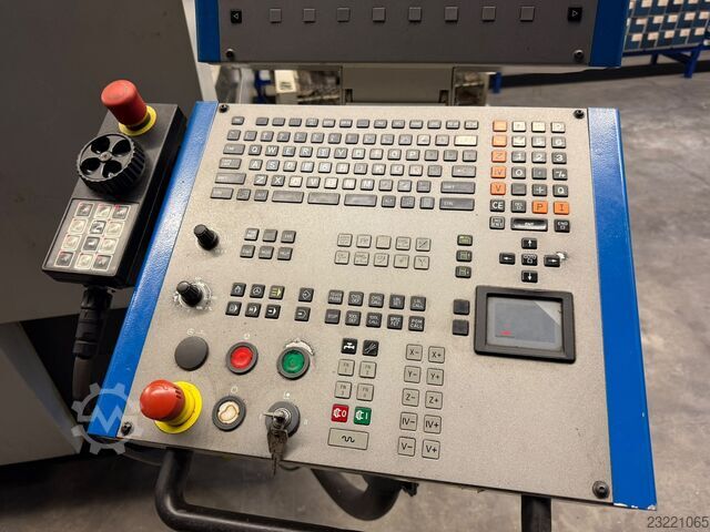 Centro di lavoro CNC a 5 assi Mikron UCP 800 Duro
