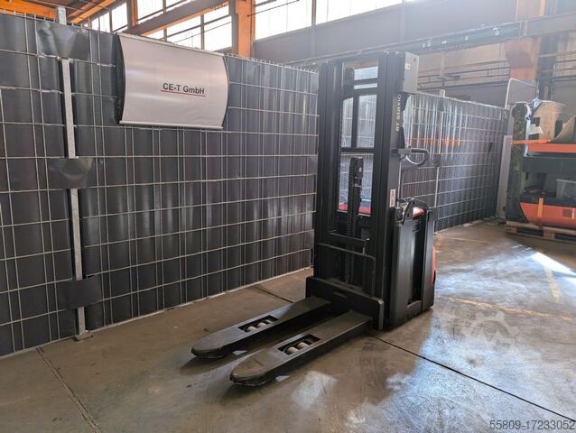 High Lift stacker Toyota SWE200 // Elektro // UVV