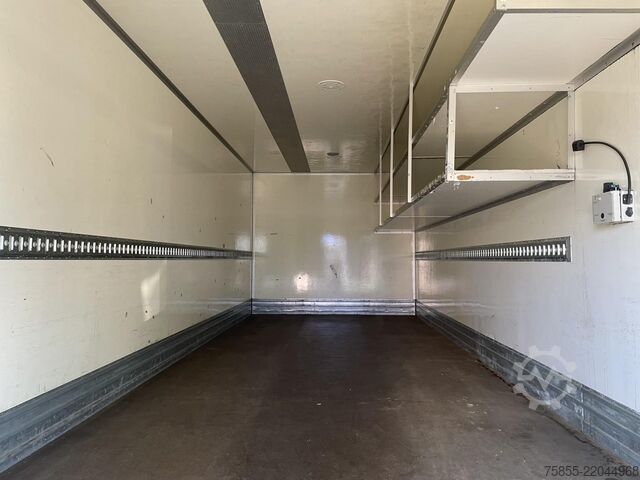 Gesloten bak Volvo FL240 Closed Box / Loading Lift / 157.000 KM