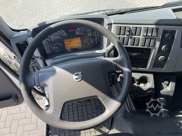 Gesloten bak Volvo FL240 Closed Box / Loading Lift / 157.000 KM