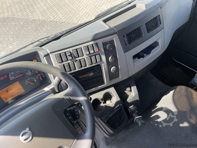 Gesloten bak Volvo FL240 Closed Box / Loading Lift / 157.000 KM