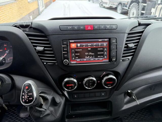 Ciężarówka platformowa z dźwigiem Iveco Daily 40C18 3.0 PICK-UP Amco Veba 602T KRAAN Eu...