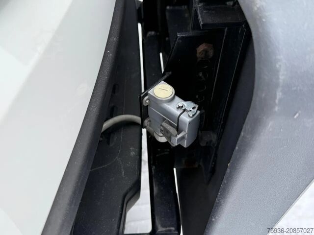 Ciężarówka platformowa z dźwigiem Iveco Daily 40C18 3.0 PICK-UP Amco Veba 602T KRAAN Eu...