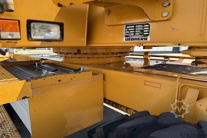 Yol silindiri Liebherr 308 Mobilbagger / Swiss-Vehicle