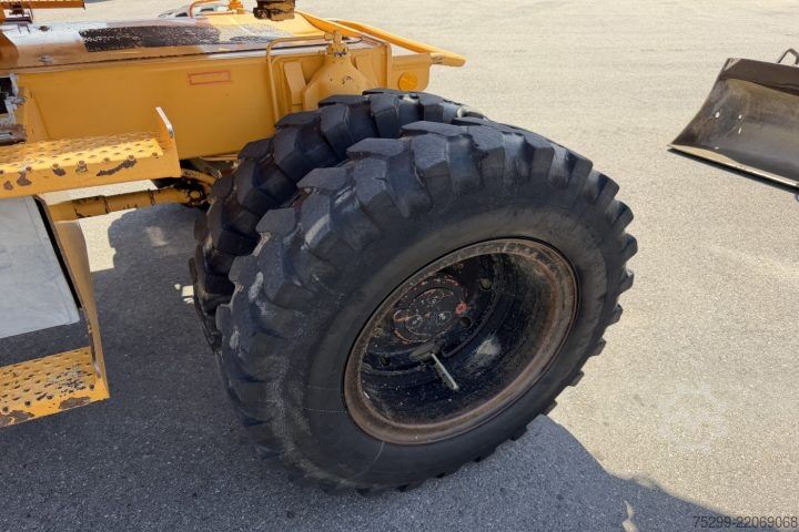 Yol silindiri Liebherr 308 Mobilbagger / Swiss-Vehicle