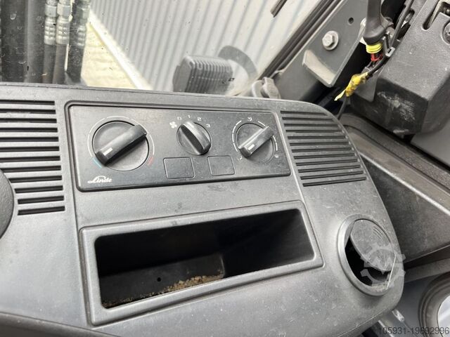 Electric 4-wheel forklift Linde E35HL-01