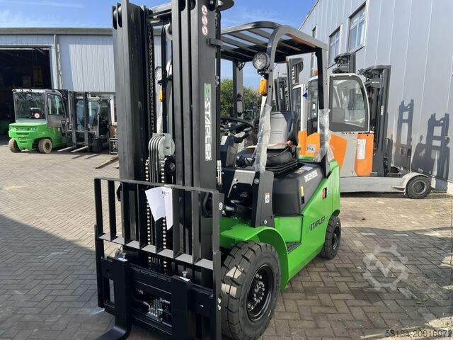 Carrello elevatore elettrico a 4 ruote EP EFL252X2